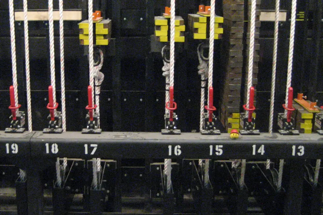 Counterweight fly rail with numbered rope locks